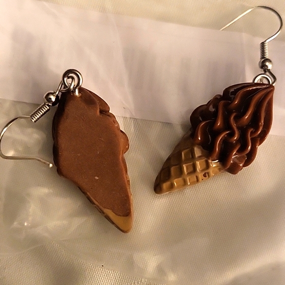 Chocolate Ice cream Earrings - Picture 5 of 5